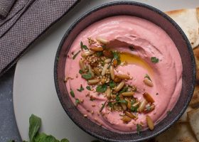 طريقة عمل تغميسة الحمص والشمندر