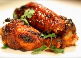 طريقة عمل أجنحة الدجاج المشوية بالباربيكيو