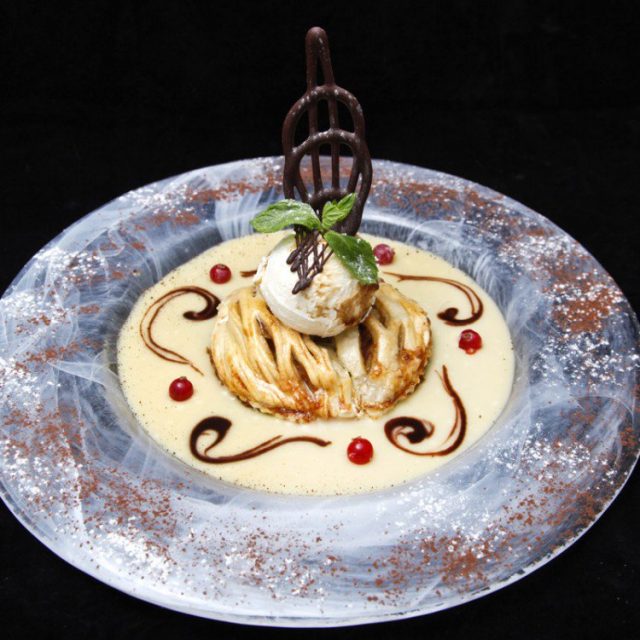 طريقة عمل فطيرة التفاح الفرنسية مع الآيس كريم