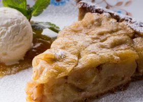 طريقة عمل المبروشة بالتفاح