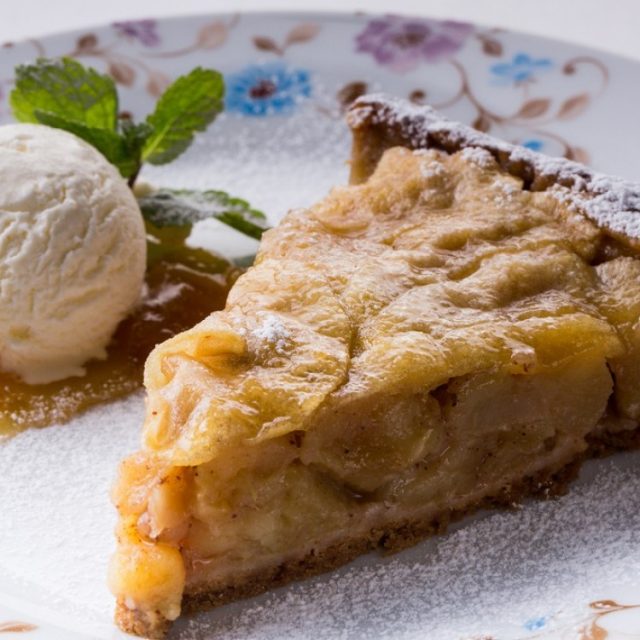 طريقة عمل المبروشة بالتفاح