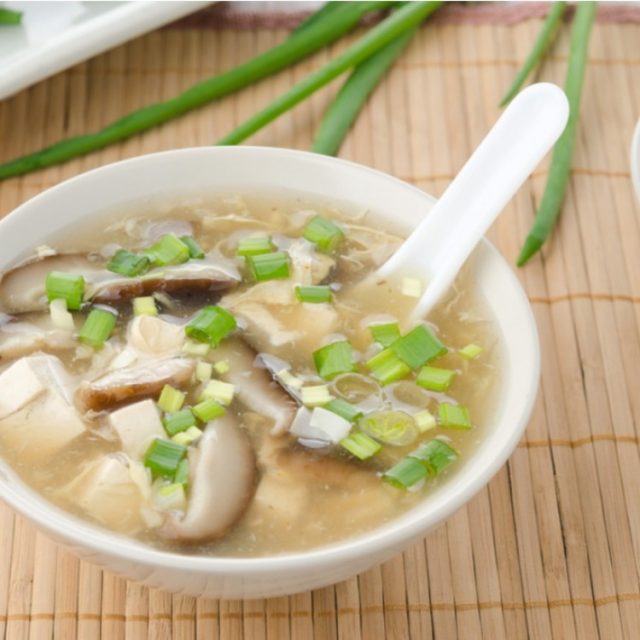 طريقة عمل شوربة الفطر بالدجاج