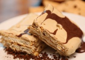 طريقة عمل حلى النسكافيه بالبسكويت