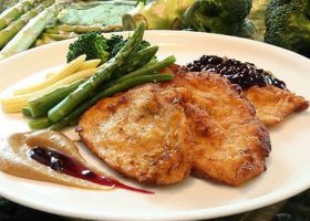 طريقة عمل إسكالوب الدجاج بصلصة التوت