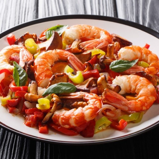 طريقة عمل الروبيان مع الخضار