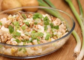 طريقة عمل سلطة الدجاج بالبطاطس والمايونيز