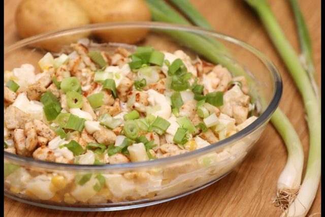 طريقة عمل سلطة الدجاج بالبطاطس والمايونيز