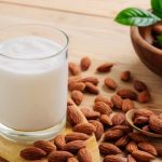 طريقة عمل حليب اللوز في المنزل