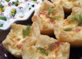 طريقة عمل أكواب الدجاج مع الجبن الموزاريلا