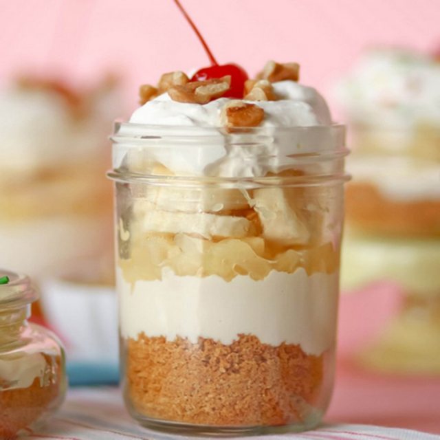 طريقة عمل حلى الموز بالكريمة والبسكويت