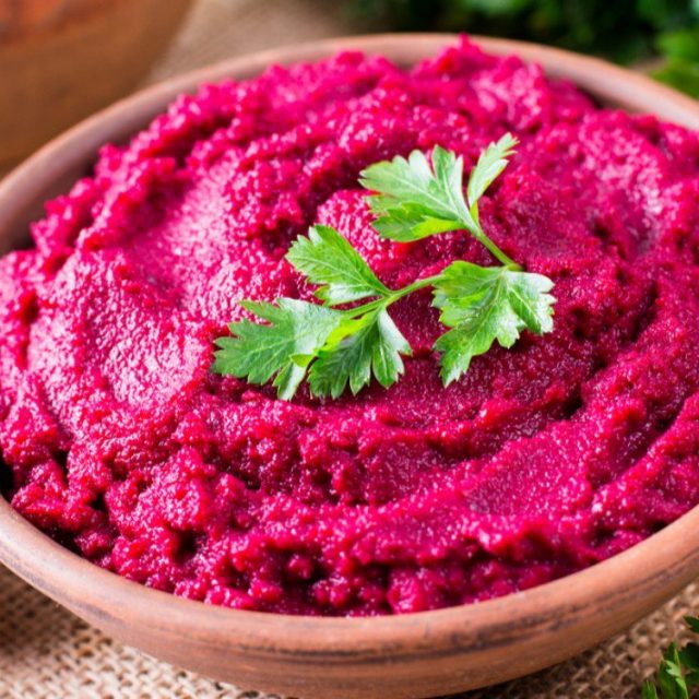 طريقة عمل متبل الشمندر بالثوم