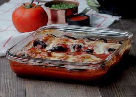 طريقة عمل صينية الباذنجان بالكفتة