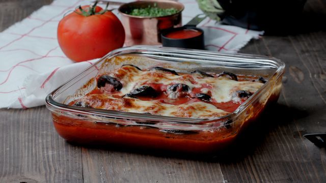 طريقة عمل صينية الباذنجان بالكفتة