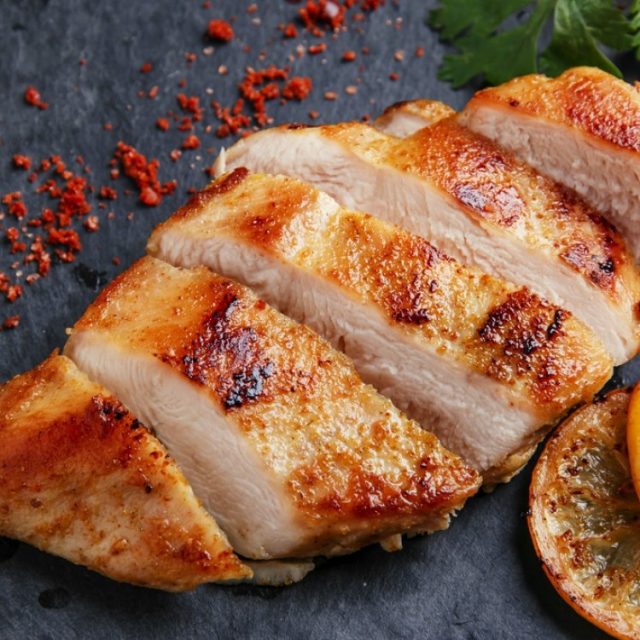 طريقة عمل دجاج مشوي بالليمون والبهارات