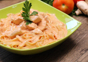 طريقة عمل مكرونة روزيه بالدجاج