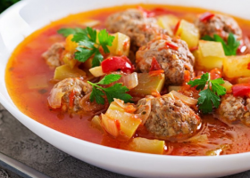 طريقة عمل شوربة الخضار مع كرات اللحم