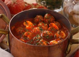 طريقة عمل الكفتة بالصلصة الحارة والفطر