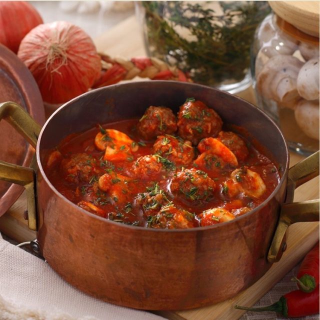 طريقة عمل الكفتة بالصلصة الحارة والفطر