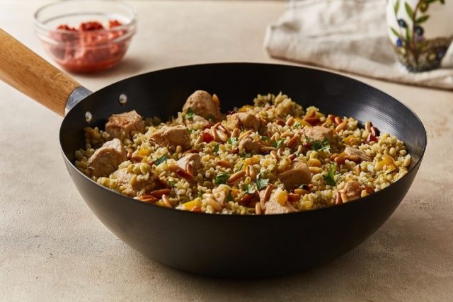 طريقة عمل فريكة الدجاج بالتين والمشمش المجفف