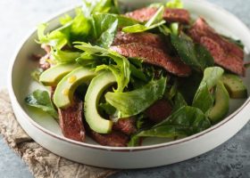 طريقة عمل سلطة الأفوكادو مع الستيك