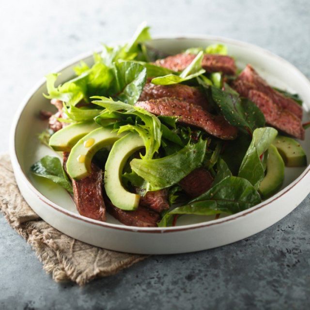 طريقة عمل سلطة الأفوكادو مع الستيك