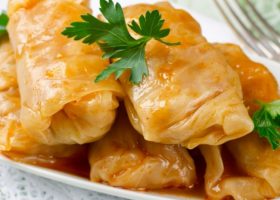 طريقة عمل الملفوف بالطماطم