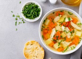 طريقة عمل شوربة البطاطس والجزر