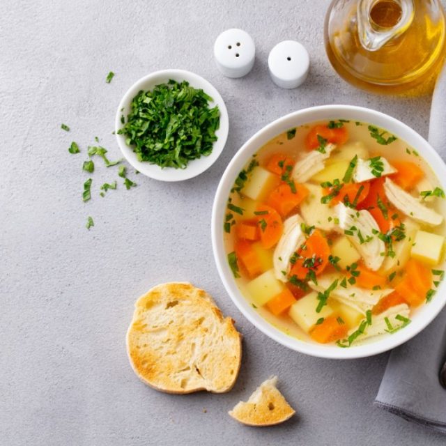 طريقة عمل شوربة البطاطس والجزر