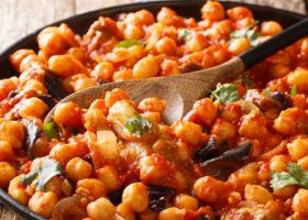 طريقة عمل منزلة الباذنجان مع الحمص