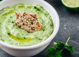 طريقة عمل تغميسة الحمص بالسبانخ