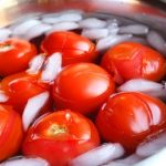 طريقة تقشير الطماطم بسهولة