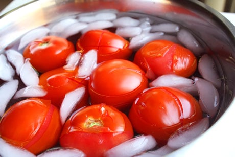 طريقة تقشير الطماطم بسهولة