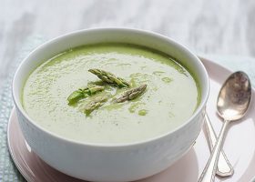 طريقة عمل شوربة الهليون بالبطاطس