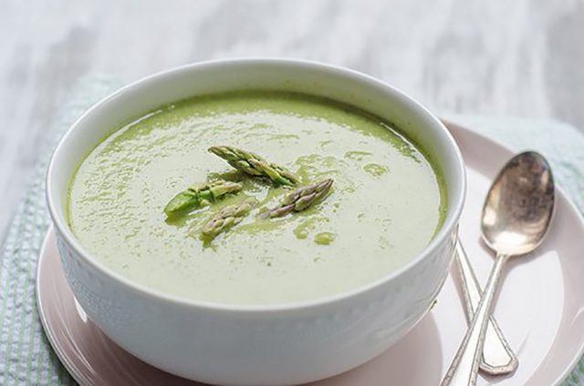 طريقة عمل شوربة الهليون بالبطاطس