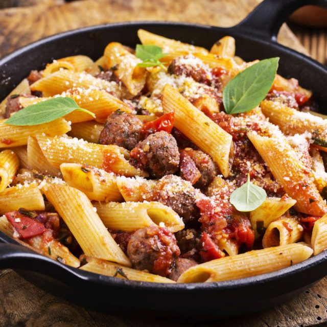 طريقة عمل باستا مع كرات اللحم الإيطالية