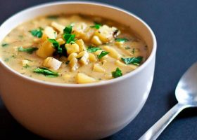 طريقة عمل شوربة البطاطس بالذرة