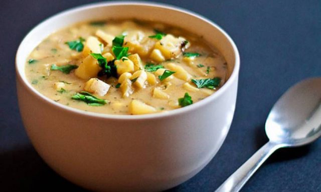 طريقة عمل شوربة البطاطس بالذرة