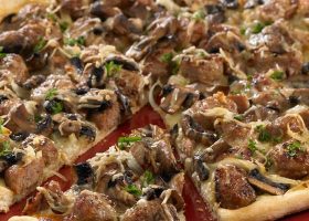 طريقة عمل بيتزا بالكفتة