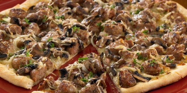 طريقة عمل بيتزا بالكفتة