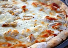 طريقة عمل بيتزا الفريدو بالدجاج