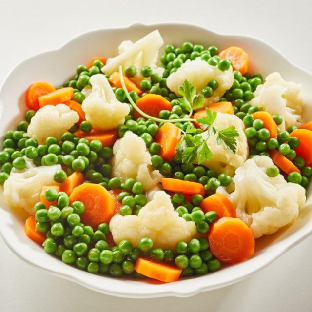 طريقة عمل خضار سوتيه متبل بالثوم