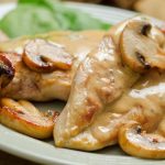 طريقة عمل دجاج بصلصة الفطر والكريمة