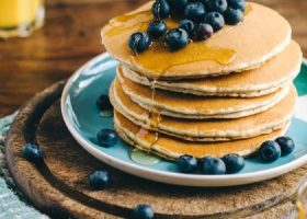 طريقة عمل بان كيك بدون حليب وبيض