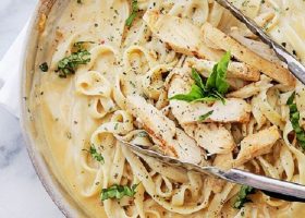 طريقة عمل فيتوتشيني بالبروكلي والدجاج