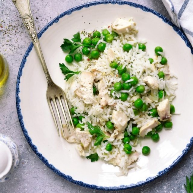 طريقة عمل رز بالبازيلا والدجاج