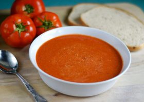 طريقة عمل شوربة الطماطم باللحم المفروم