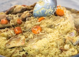 طريقة عمل مقلوبة الزهرة بالدجاج