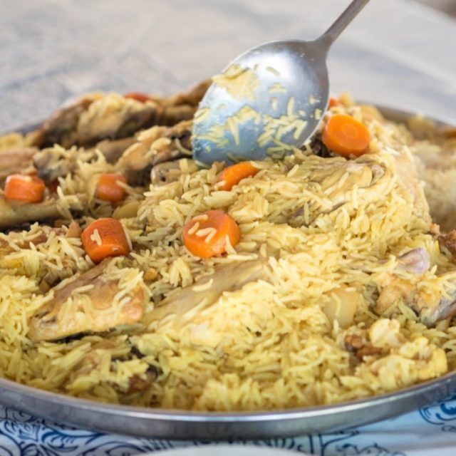 طريقة عمل مقلوبة الزهرة بالدجاج