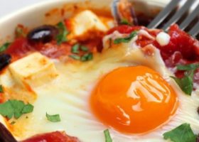 طريقة عمل شكشوكة بالجبن الأبيض والزيتون