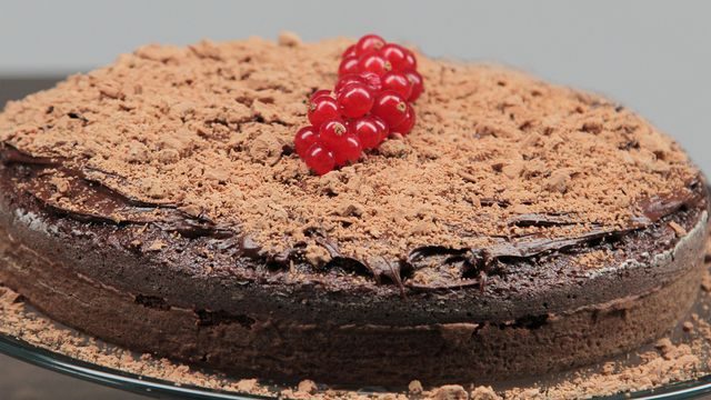 طريقة عمل كيكة الشوكولاته بالفليك والمكسرات